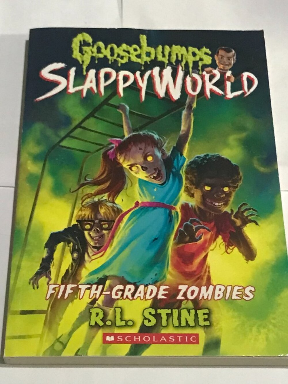 Fifth-Grade Zombies Goosebumps SlappyWorld #14 R L Stine Book 1st Print